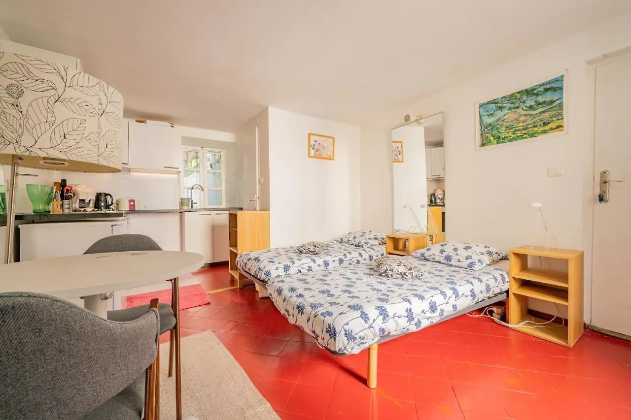 Catherine Studios Aix-en-Provence 0*,