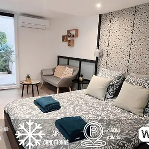 Le Petit Patio Apartment